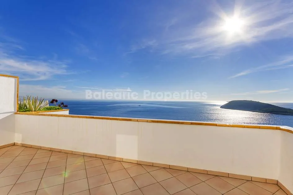 Frontline two-bedroom apartment with sea views for sale in Torrenova, Mallorca