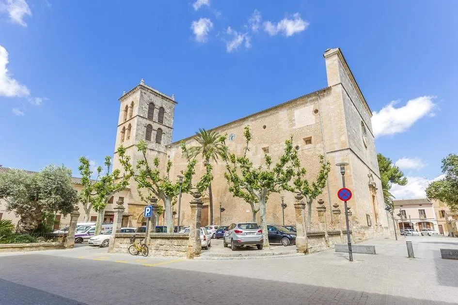 Renovated town house with garden for sale in the centre of Sa Pobla, Mallorca