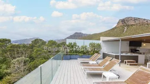 Immaculate penthouse with roof terrace, for sale in Puerto Pollensa, Mallorca