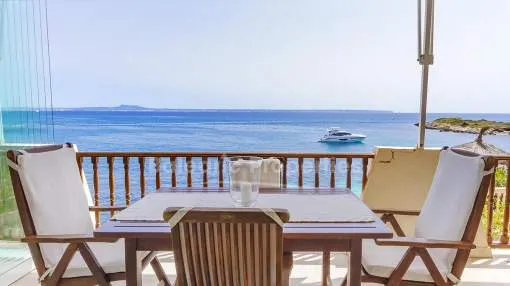 Frontline apartment with direct sea access for sale in Illetas, Mallorca