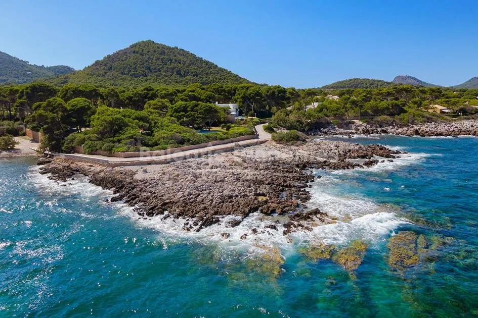 Grand villa by the sea for sale in Capdepera, Mallorca 