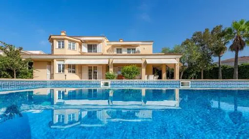 Attractive family villa with holiday license for sale in Llucmajor, Mallorca