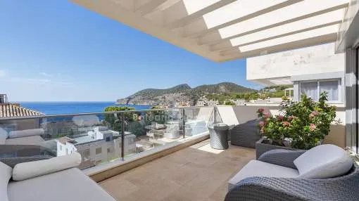 Stunning penthouse with community pool for sale in Camp de Mar, Mallorca Stunning penthouse with community pool for sale in Camp de Mar, Mallorca