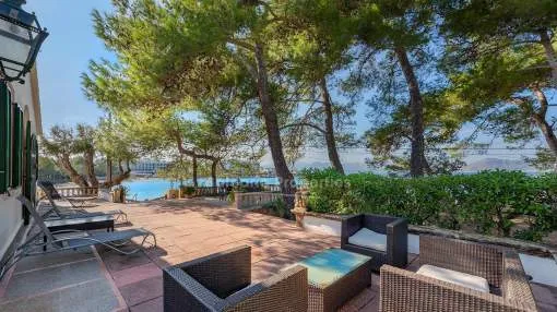 Incredible frontline villa with holiday license for sale in Manresa, Alcudia Incredible frontline villa with holiday license for sale in Manresa, Alcudia