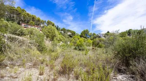 Residential building plot with mountain views for sale in the village of Galilea, Mallorca