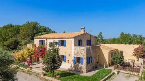 Rustic country finca with guest accommodation and pool for sale in Felanitx, Mallorca