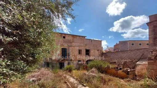 Impressive town house to renovate for sale in Santanyí, Mallorca