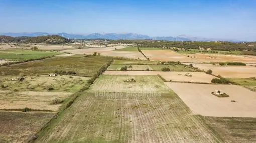 Building plot with project and license for sale near Sineu, Mallorca