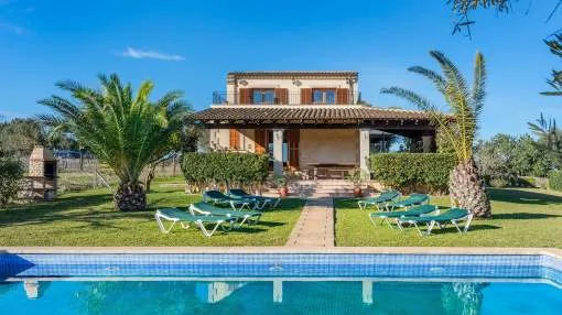 Country villa with holiday license and pool for sale in Santa Margalida, Mallorca