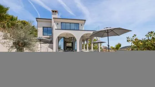 Chic villa with heated pool and sea views for sale in Santa Ponsa, Mallorca Chic villa with heated pool and sea views for sale in Santa Ponsa, Mallorca