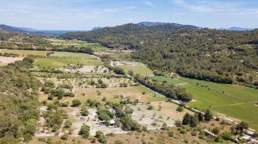 Rustic finca for sale in a peaceful valley near the town of Campanet, Mallorca Rustic finca for sale in a peaceful valley near the town of Campanet, Mallorca