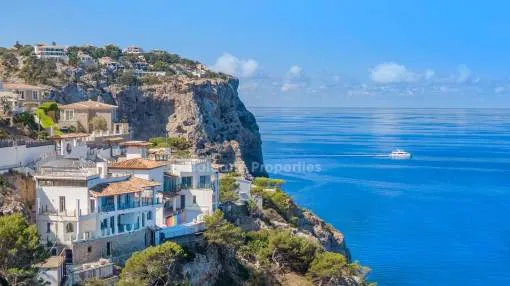 Spectacularly located front line villa for sale with enormous potential in Puerto Andratx, Mallorca Spectacularly located front line villa for sale with enormous potential in Puerto Andratx, Mallorca
