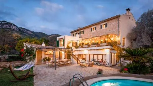 Elegant village house for sale with holiday license and pool in Caimari, Mallorca