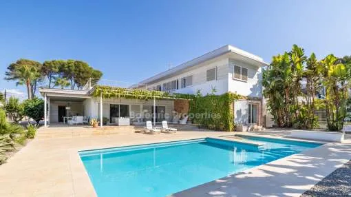 Modern villa with pool for sale near the beach in Palma, Mallorca