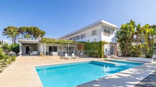 Modern villa with pool for sale near the beach in Palma, Mallorca Modern villa with pool for sale near the beach in Palma, Mallorca