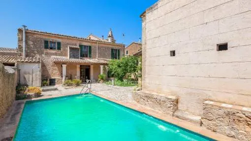 Traditional village house with pool for sale in the centre of Biniali, Mallorca Traditional village house with pool for sale in the centre of Biniali, Mallorca