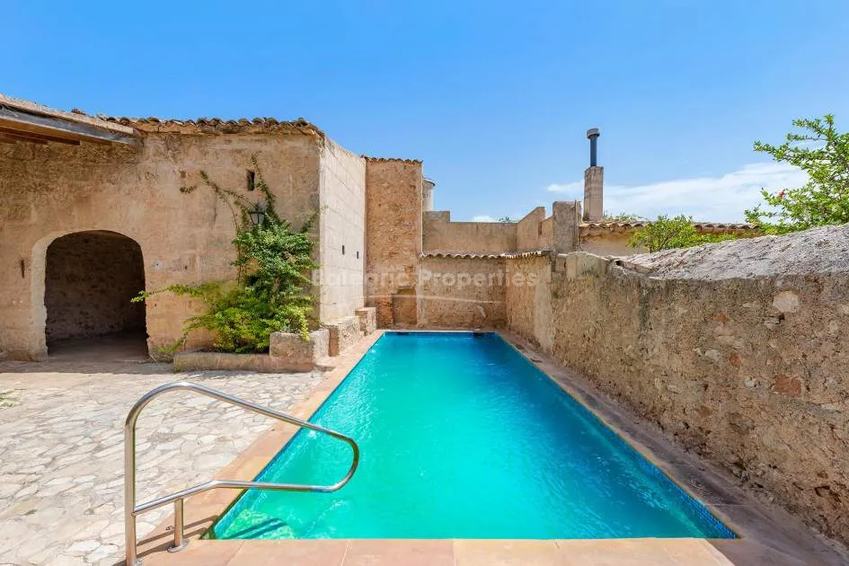 Traditional village house with pool for sale in the centre of Biniali, Mallorca