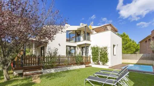Attractive villa for sale just 100m from the sea in Alcudia, Mallorca