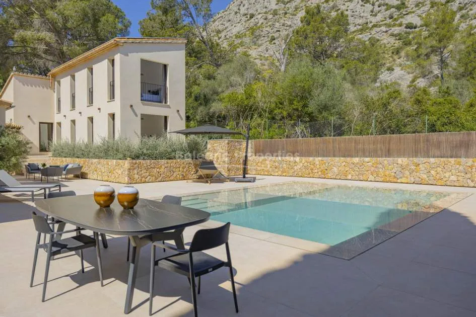 Exclusive luxury villa with pool and guest house for sale in Pollensa, Mallorca
