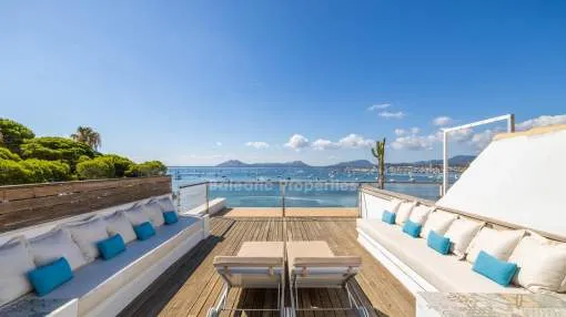 Frontline luxury apartment for sale on the famous Pinewalk in Puerto Pollensa, Mallorca Frontline luxury apartment for sale on the famous Pinewalk in Puerto Pollensa, Mallorca