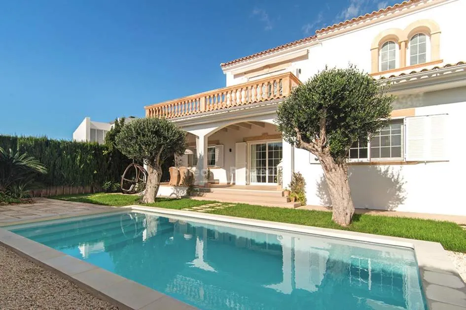 Mediterranean villa with pool for sale in Llucmajor, Mallorca
