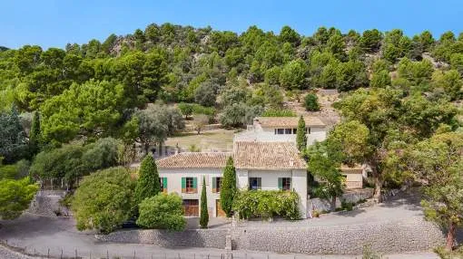 Grand manor house for sale, walking distance from Alaró, Mallorca Grand manor house for sale, walking distance from Alaró, Mallorca