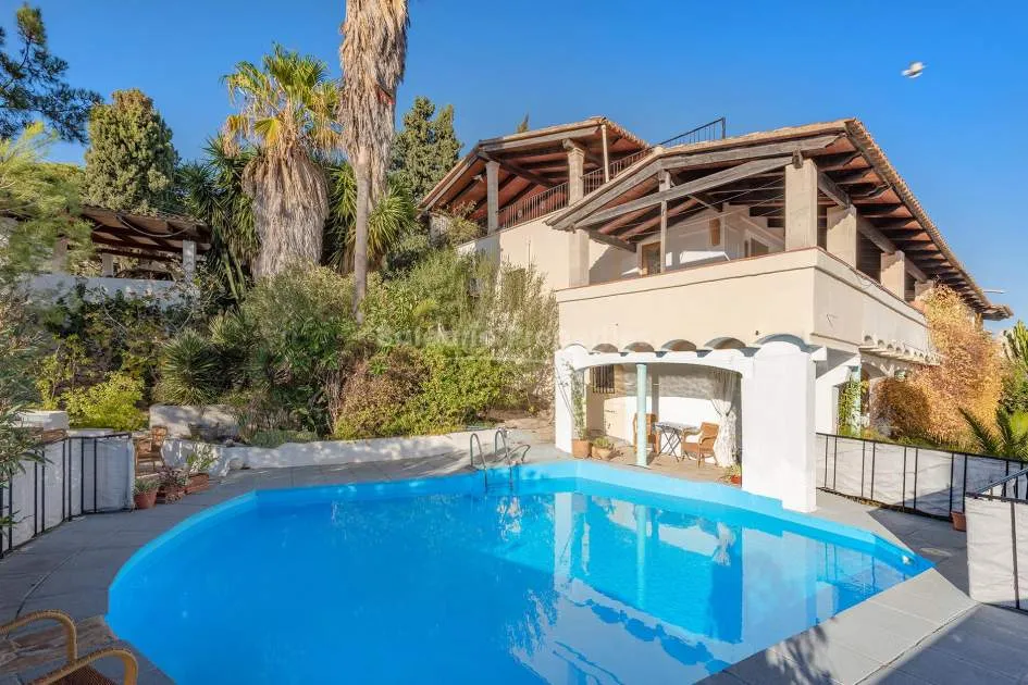 Large versatile villa with pool for sale on the outskirts of Búger, Mallorca