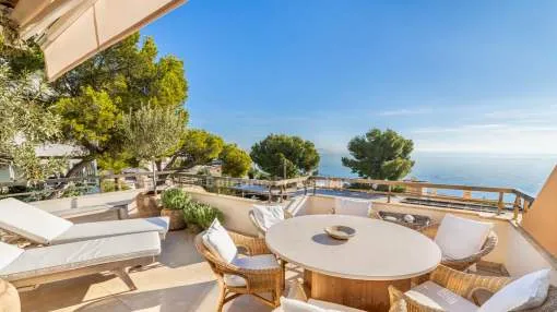 Elegant and luxurious apartment with sea views for sale in Illetes, Mallorca