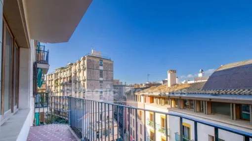 Large apartment in need of refurbishment for sale in Palma 