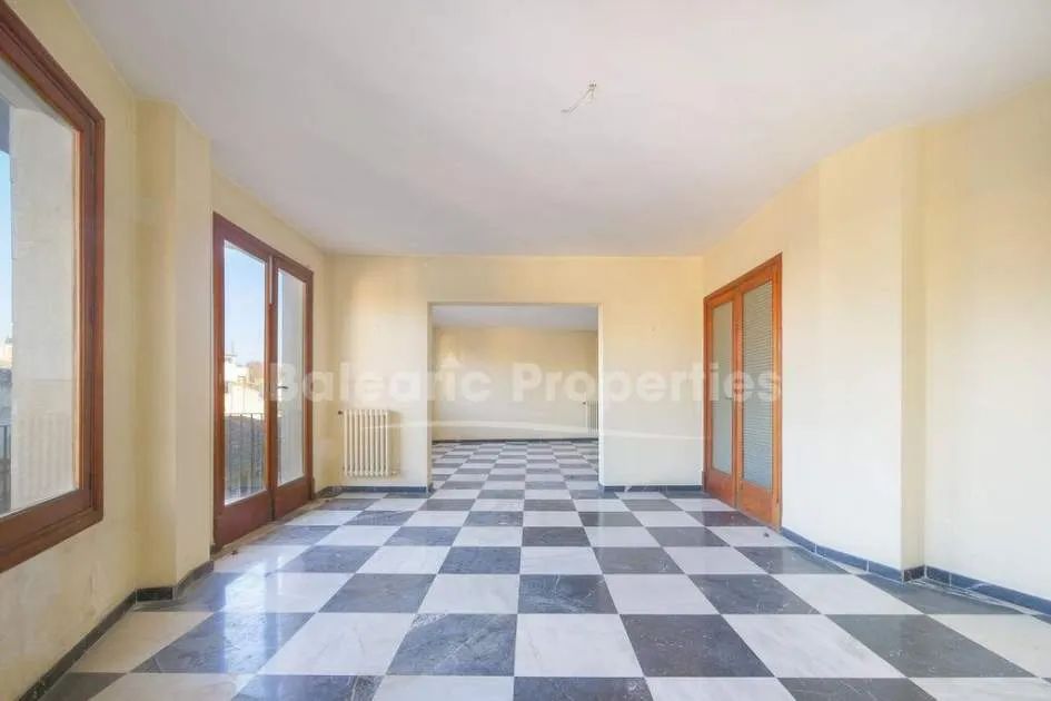 Large apartment in need of refurbishment for sale in Palma 