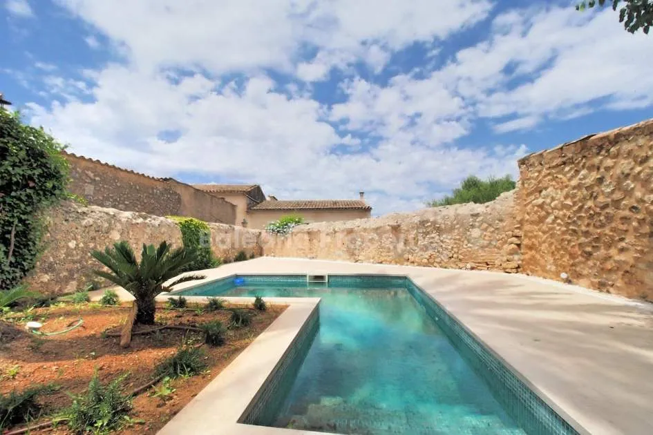 Boutique hotel recently renovated with valid operating license for sale in Sineu, Mallorca