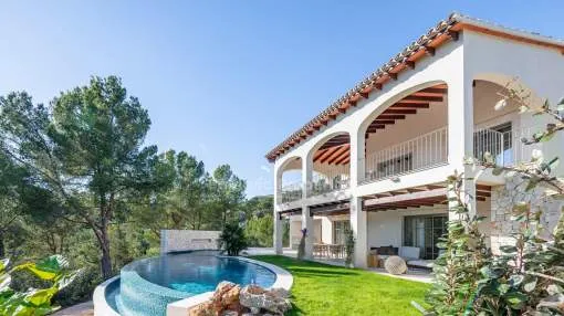 Renovated traditional villa with spectacular sea views for sale in Son Vida, Mallorca