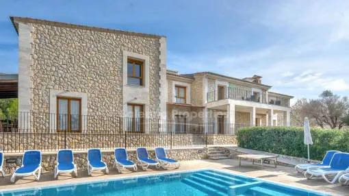 Attractive villa with sea view and rental license for sale in Alcudia, Mallorca