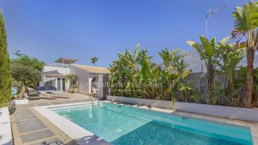 Charming villa with swimming pool for sale near the sea in Cala Mandía, Mallorca Charming villa with swimming pool for sale near the sea in Cala Mandía, Mallorca