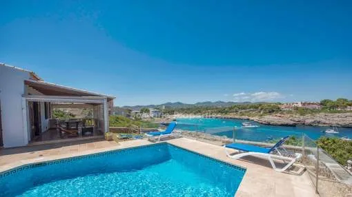 Sea view villa with holiday license for sale in Portocolom, Mallorca