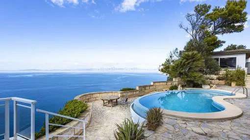 Villa on the frontline to the coast with panoramic sea views in Bahia Azul, Mallorca