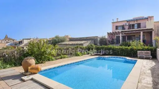 Spacious house with pool for sale in the centre of Moscari, Mallorca