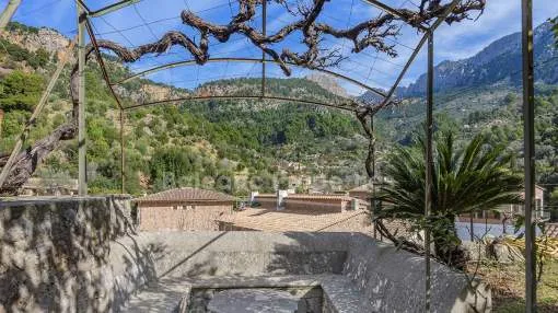 Exceptionally large town house for sale in Fornalutx, Mallorca