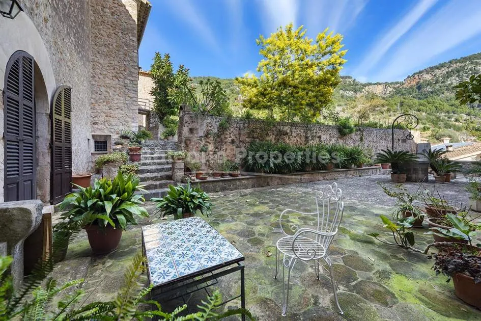 Exceptionally large town house for sale in Fornalutx, Mallorca