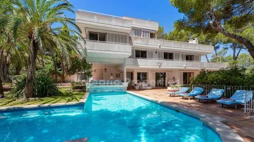 Private villa by the sea for sale in Sol de Mallorca Private villa by the sea for sale in Sol de Mallorca
