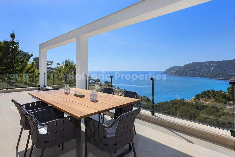 Luxurious hillside villa with rental license for sale in Canyamel, Mallorca