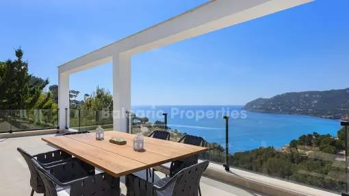 Luxurious hillside villa with rental license for sale in Canyamel, Mallorca