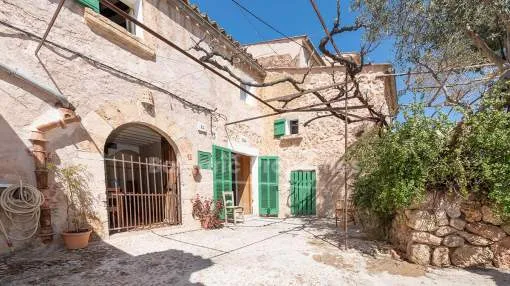 Picturesque village house for sale in the centre of Búger, Mallorca