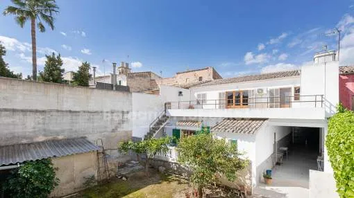 Traditional Mallorcan village house with huge garden for sale in Sa Pobla, Mallorca
