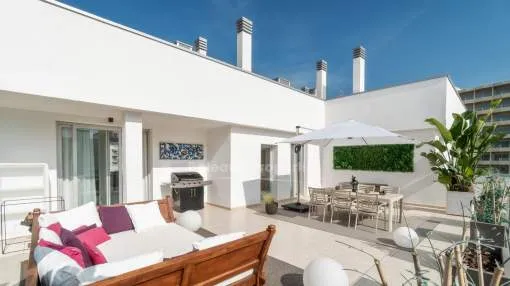 Modern penthouse with partial sea views for sale in Palmanova, Mallorca 