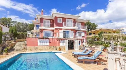 Large villa with private pool for sale in Palmanova, Mallorca
