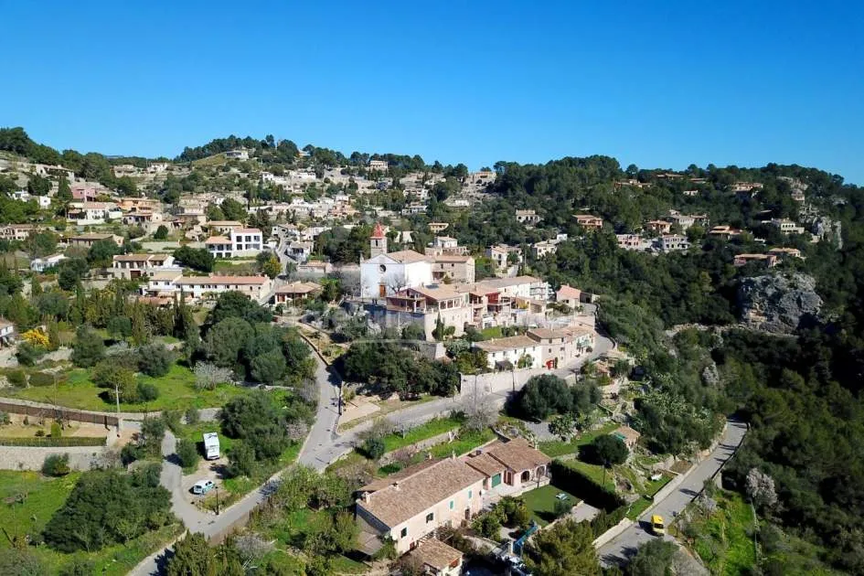 Detached village house with pool for sale in the centre of Galilea, Mallorca