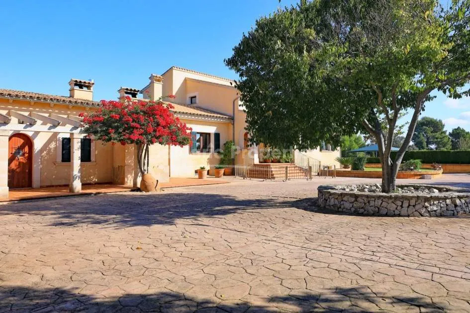 Stunning country house with holiday license for sale in Selva, Mallorca
