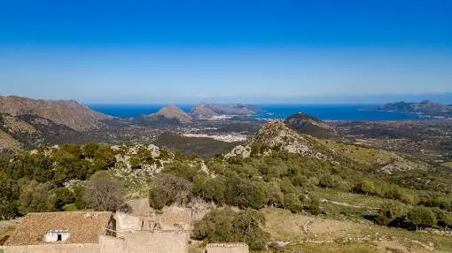 Ancient finca on large plot for sale in Pollensa, Mallorca