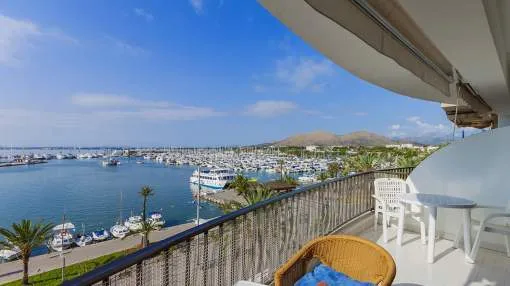 Spacious frontline apartment for sale in Puerto Alcudia, Mallorca Spacious frontline apartment for sale in Puerto Alcudia, Mallorca